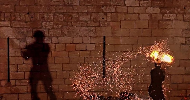 visite-nocturne-avec-spectacle-de-feu-337864-1200-630